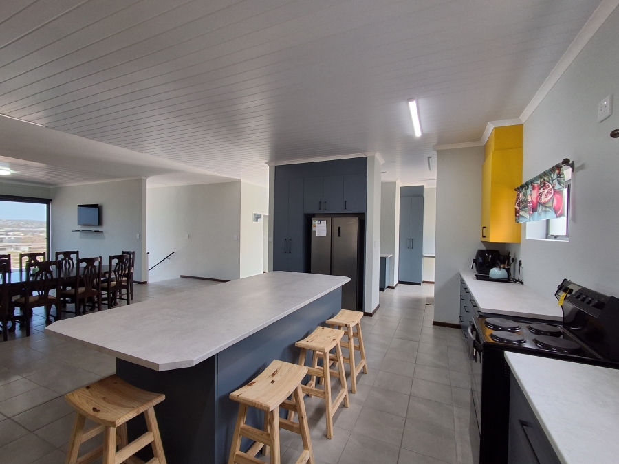 5 Bedroom Property for Sale in Stilbaai Oos Western Cape